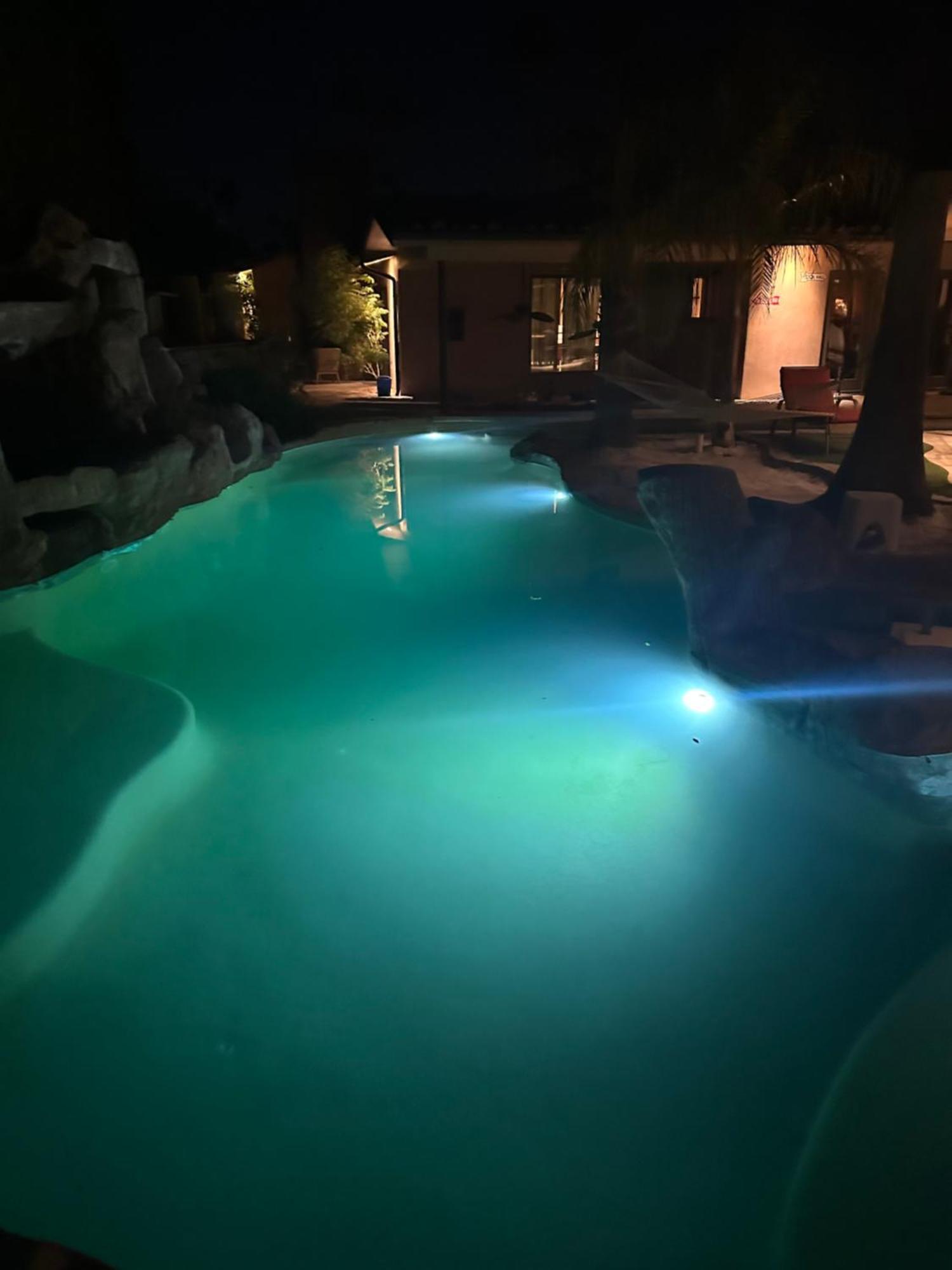 Warm Sands Villa-Moving River/Island Palm Springs Extérieur photo